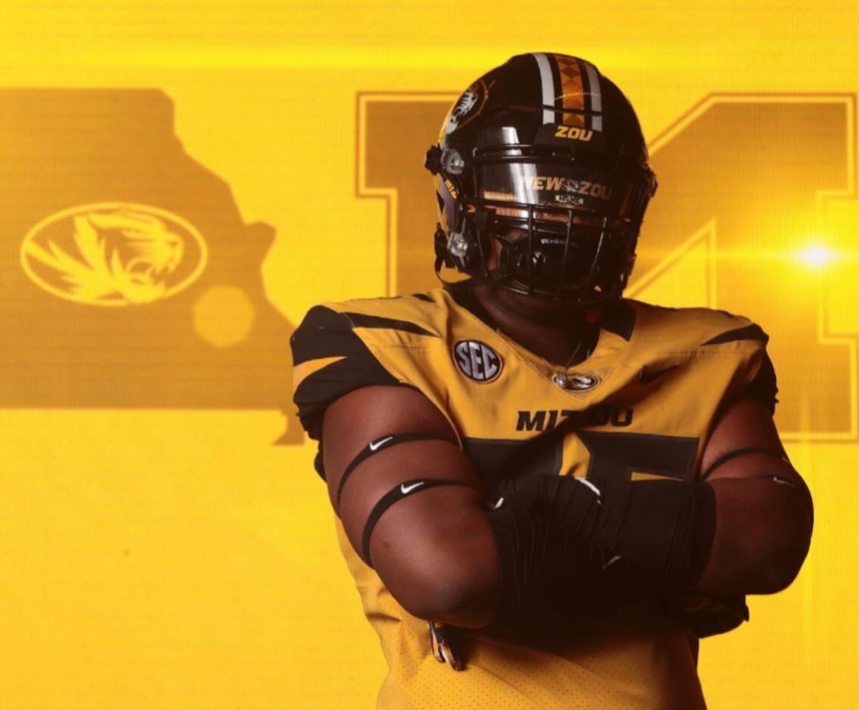 Deshawn Woods commits to Missouri for football