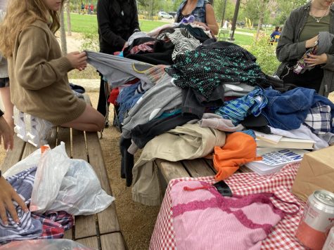 Environmental group organizes clothes swap, fights fast fashion