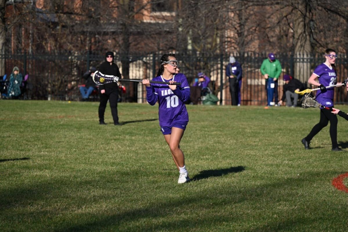 Elizabeth McGovern looks to make a pass during a game against Duchesne academy 