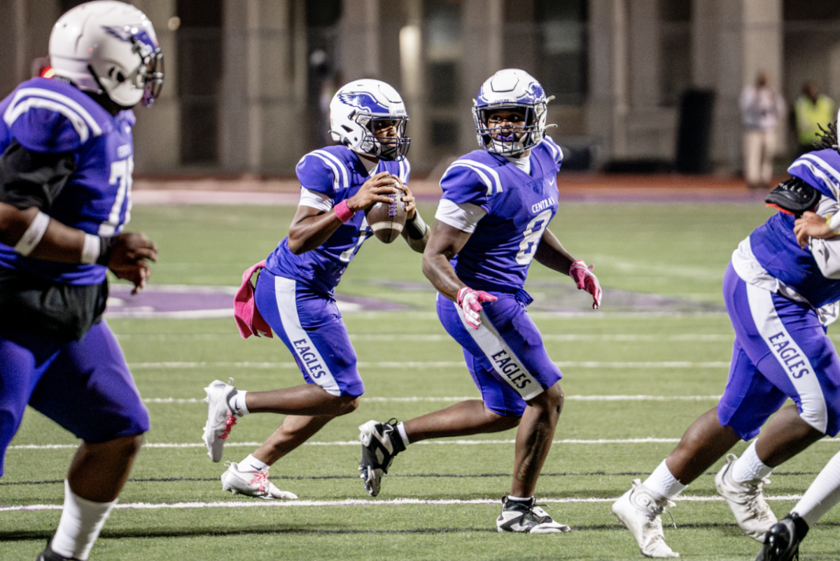 Senior BJ Newsome looks to throw a touchdown pass versus Papillion-LaVista